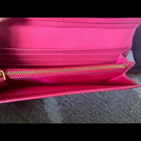 Gorgeous! Authentic Pink Prada Wallet - Picture 9 of 13